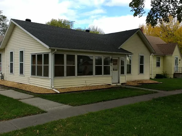 901 1st St N, Casselton, ND 58012