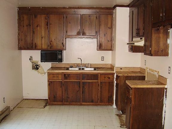 Kitchen (needs Updated)