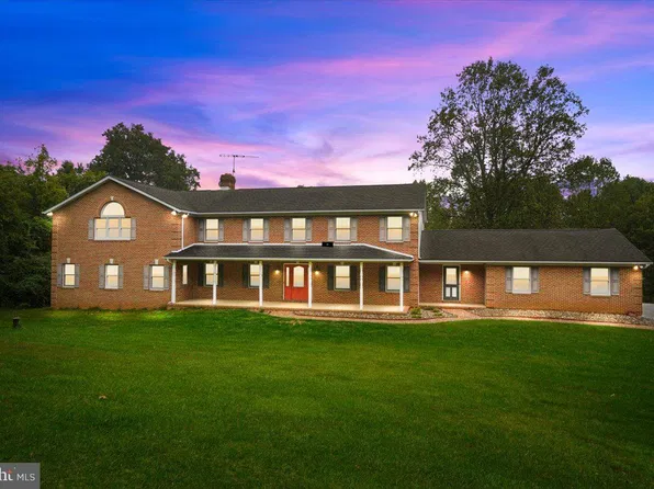 830 Chanter Dr, Westminster, MD 21157