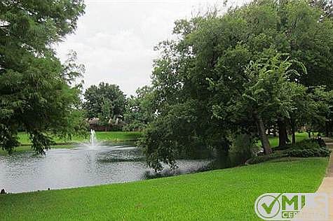 3rd image of 2518 Plumdale Dr