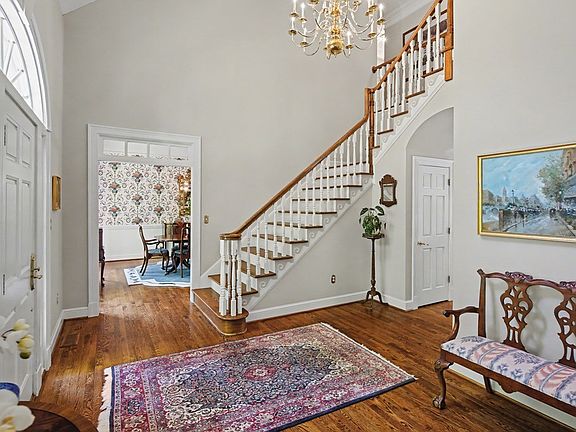 3rd image of 1086 Lakeshore Dr