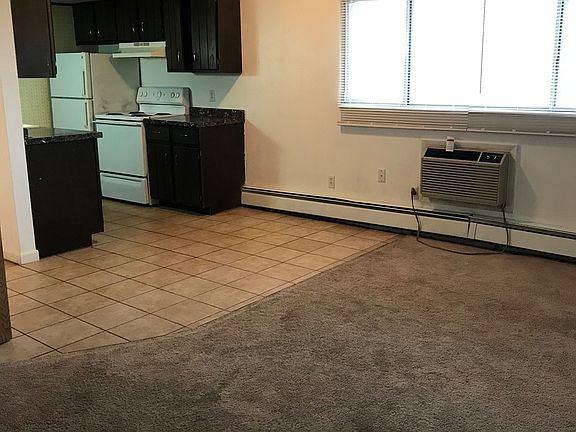 3rd image of 827 37th Ave APT 302