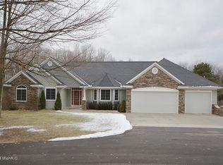 56611 30th St, Paw Paw, MI 49079