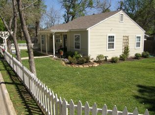 227 Blevins St, Grapevine, TX 76051