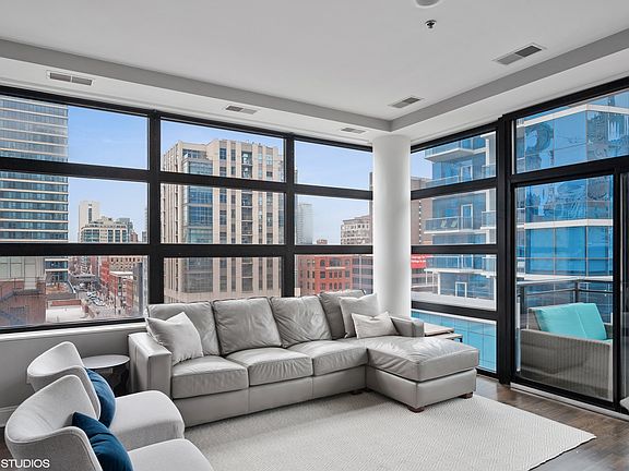 4th image of 101 W Superior St APT 801