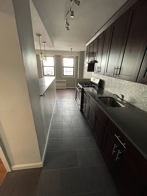 1st image of 220 Montgomery St #19CC