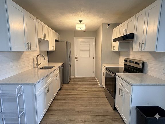 5th image of 300 Smithfield Rd APT 2-24