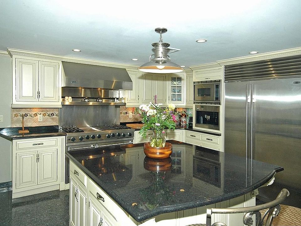 1st image of 47 Knollwood Dr