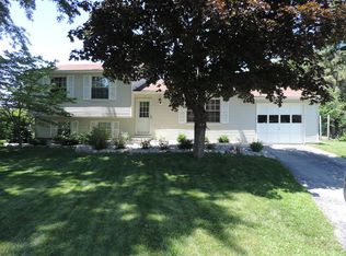 105 Carriage Ln, Swanton, OH 43558