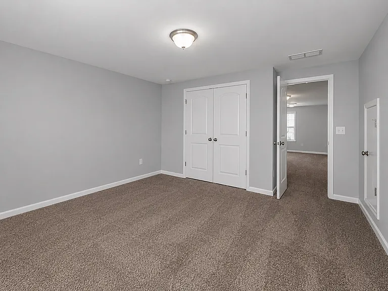 1015 Albany Park Dr — Photo 27