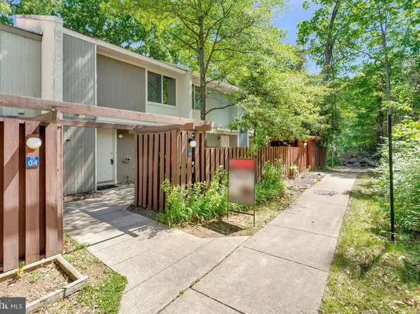 2202 Southgate Sq, Reston, VA 20191