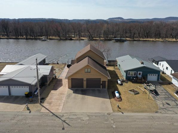1300 Jack Oak Rd, Cassville, WI 53806