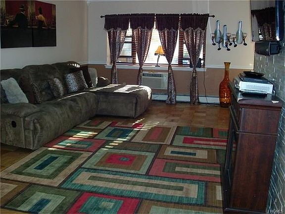 4th image of 200 Diplomat Dr APT 2B