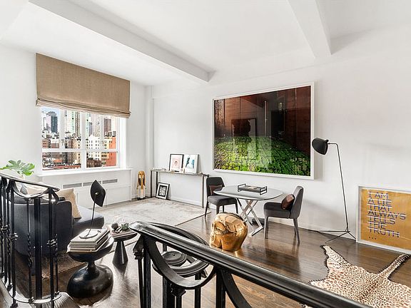 2nd image of 160 7th Ave #1509