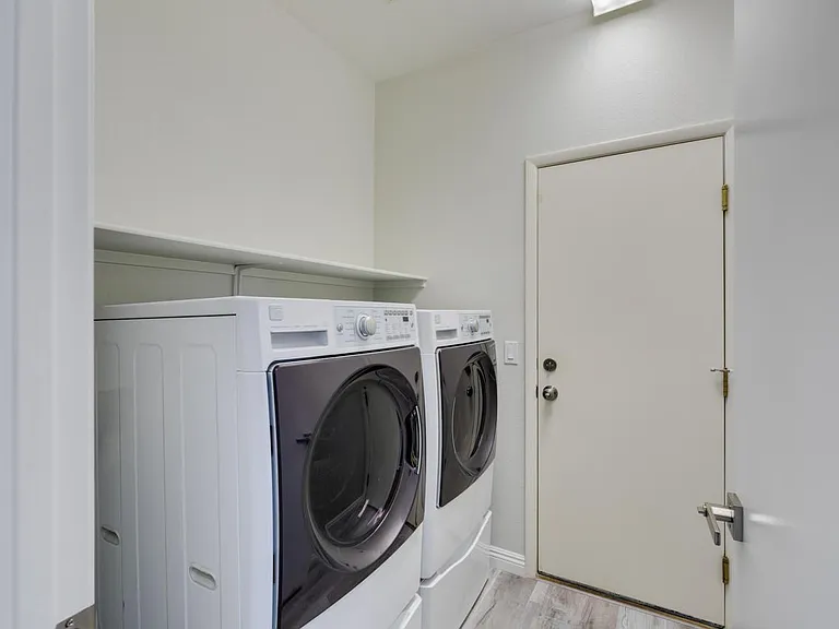 5647 Indian Springs St — Photo 9