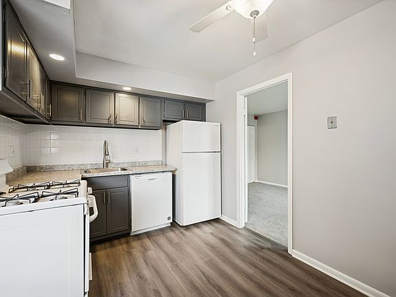 5th image of 7206 Oxford Ave #11