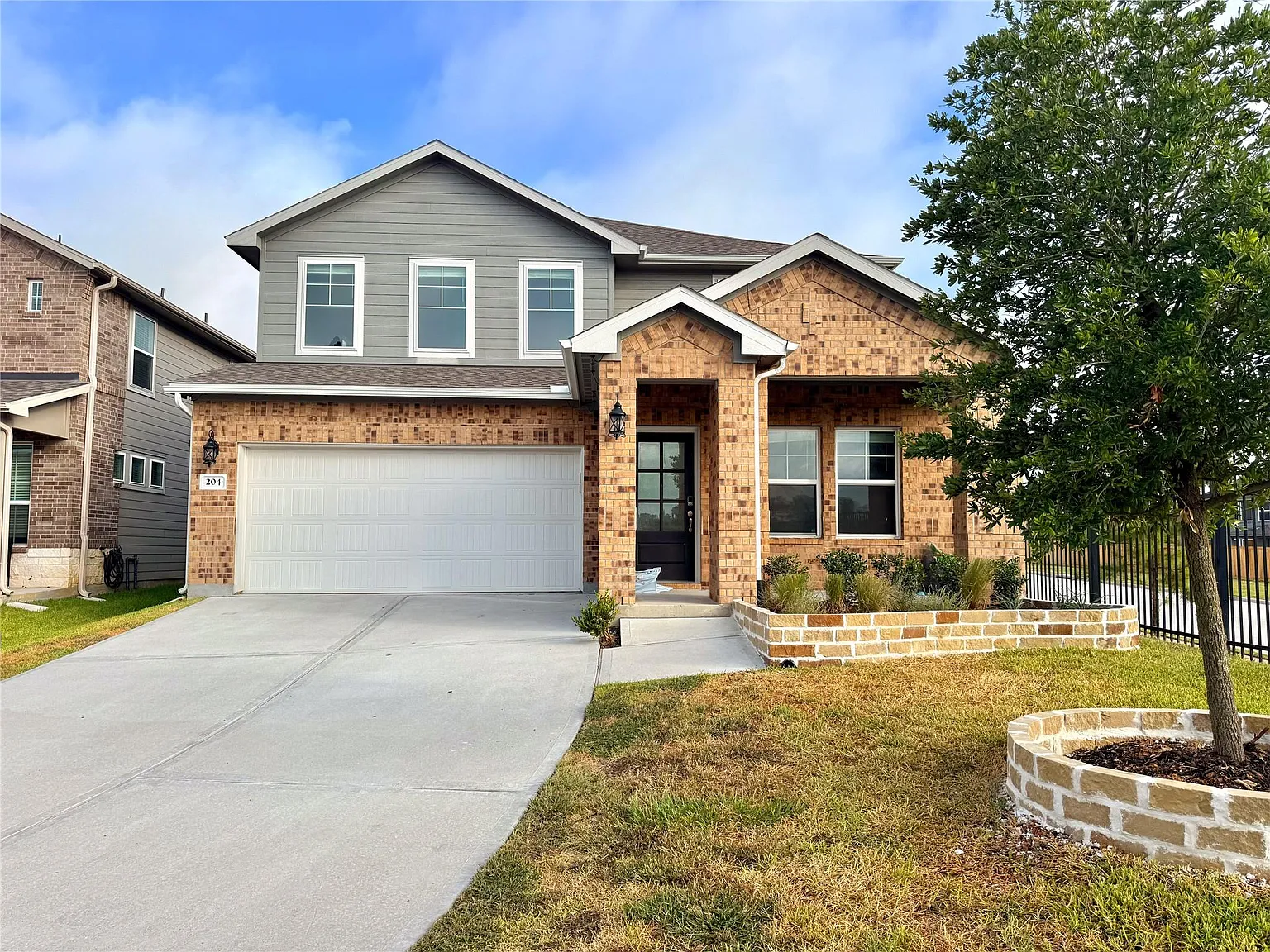 5 bed, 4.0 bath, 2872 sqft, $2,950 — Photo 1
