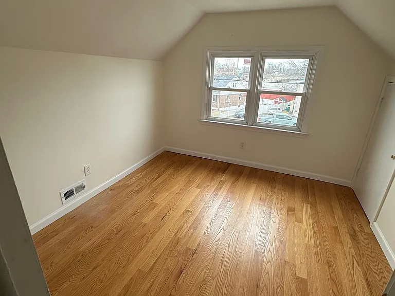11 Colony St — Photo 15