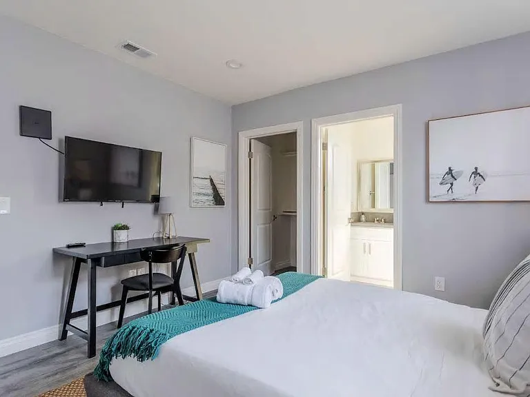 817 N Mariposa Ave #4 — Photo 5
