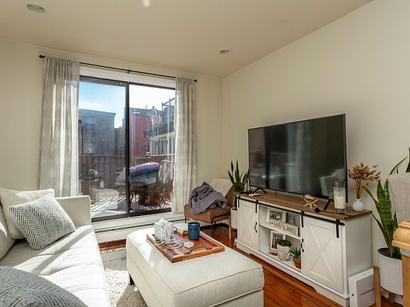 4th image of 836 Bainbridge St Floor 2