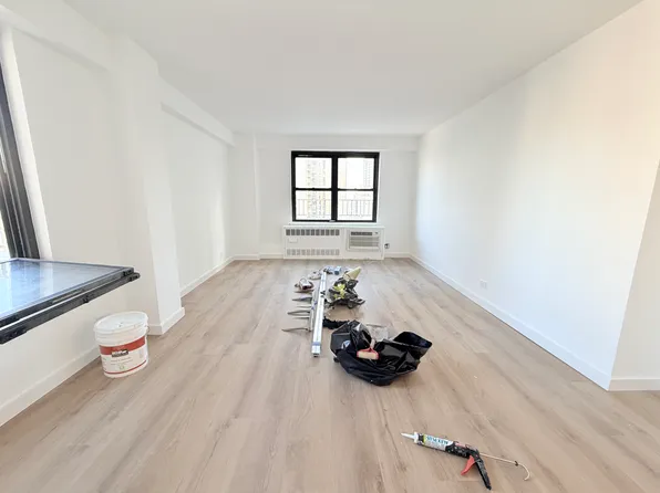 399 East 72nd Street image 4 of 13