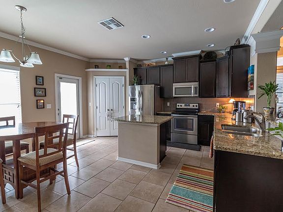 2nd image of 113 Lighthouse Cove Dr