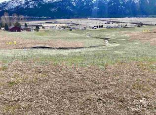 6 Banks Lowman Rd, Garden Valley, ID 83622