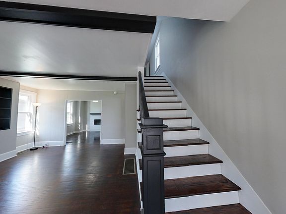 4th image of 305 Merrill St