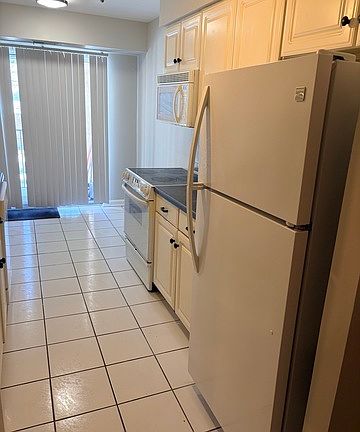 5th image of 500 W Huntington Commons Rd APT 255