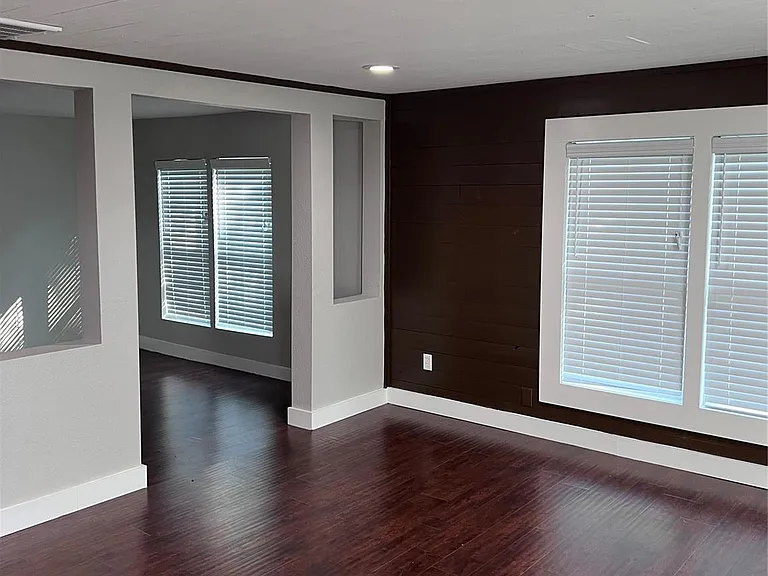 214 S San Jacinto Ave — Photo 2