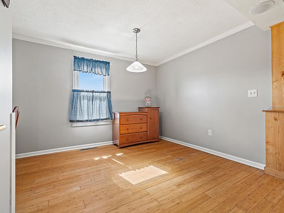 4th image of 223 Red Top Road