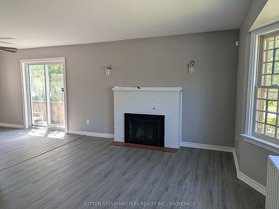 3rd image of 165 Helen St