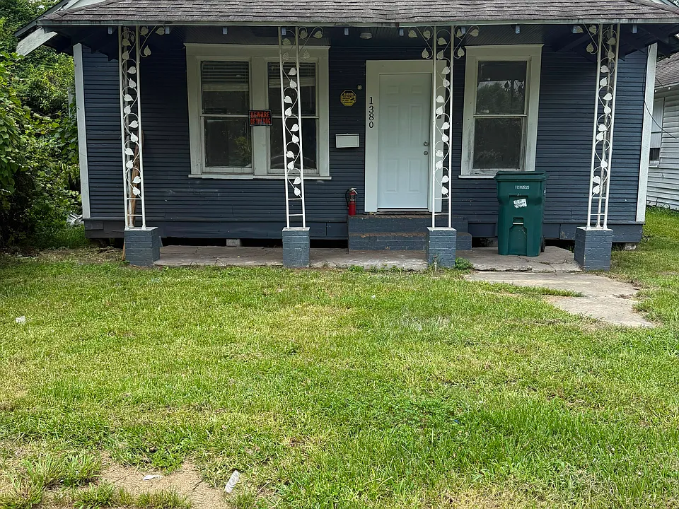 1380 Liveoak St