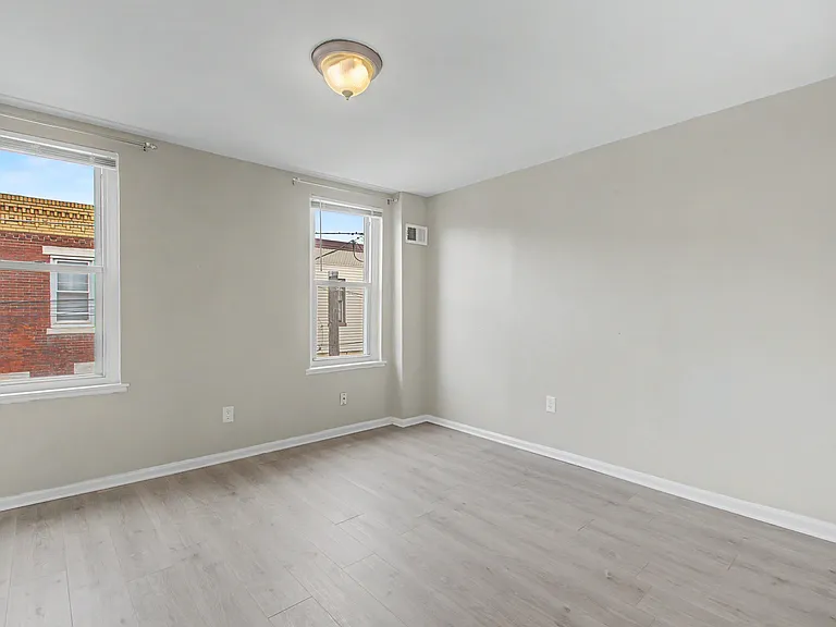 2340 S Hutchinson St — Photo 26