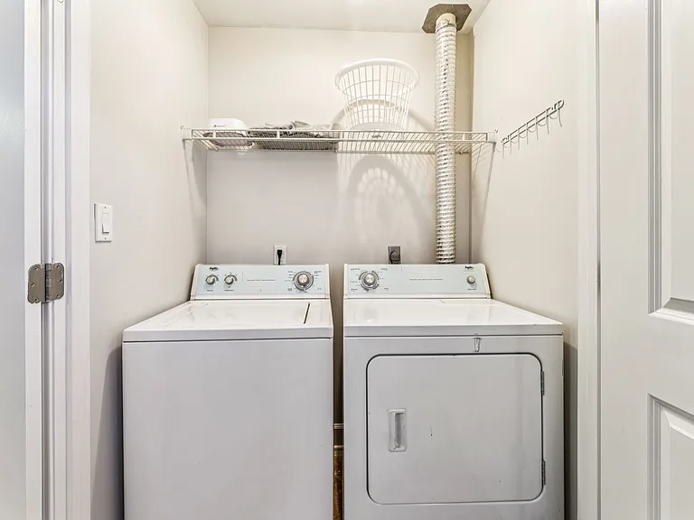 530 W 10th St #530 — Photo 25