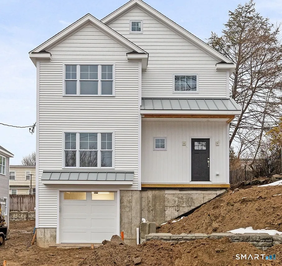 5 bed, 4.5 bath, 3225 sqft, $8,500 — Photo 1