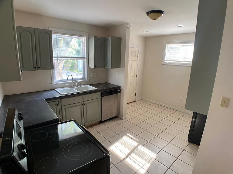 419 E Lane Ave — Photo 4