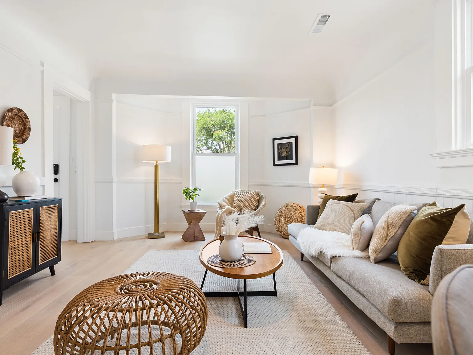 2 bed, 1035 sqft, $4,200 — Photo 4