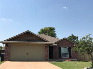 11941 SW 8th St, Yukon, OK 73099