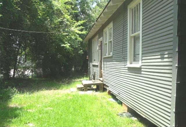 2nd image of 2403 Albert St
