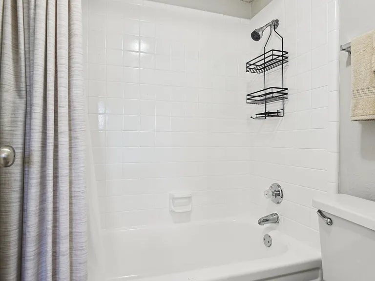 Abbey Glenn Apartments — Photo 101