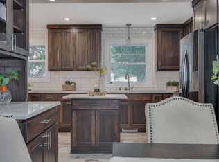 180 Oakview Rd, West Saint Paul, MN 55118