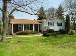 8801 Breezewood Dr, Pittsburgh, PA 15237