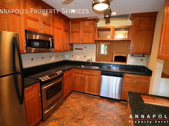 3rd image of 40 Rockwell Ct