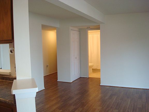 3rd image of 1013 Autumn Woods Ln APT 101
