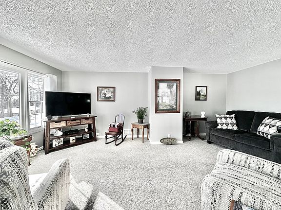 3rd image of 948 E H St