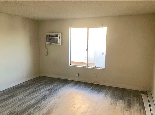 4th image of 11434 Calvert St APT 32