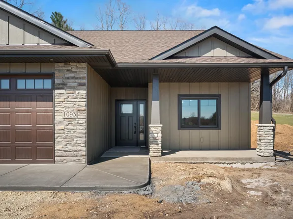 1079 Legend Ln, River Falls, WI 54022