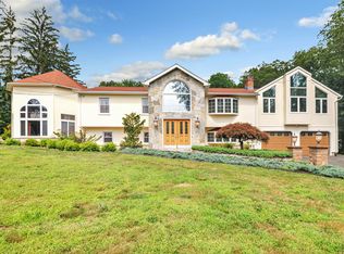 40 Walnut St, Monroe, CT 06468