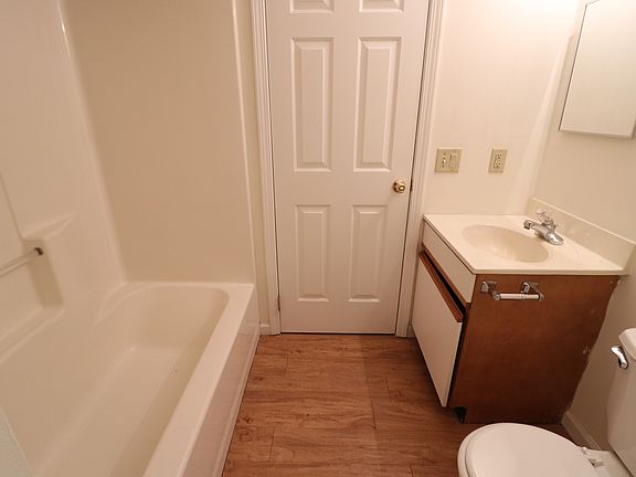 5th image of 1993 Water St APT 406